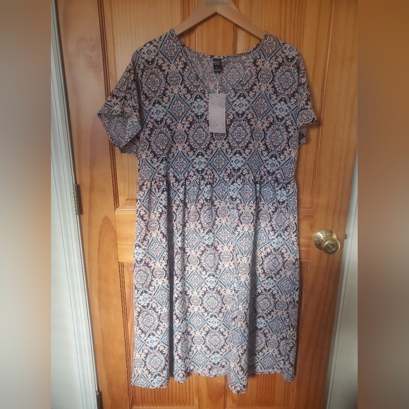 Emery Rose Dress size L NWT - Picture 1 of 8